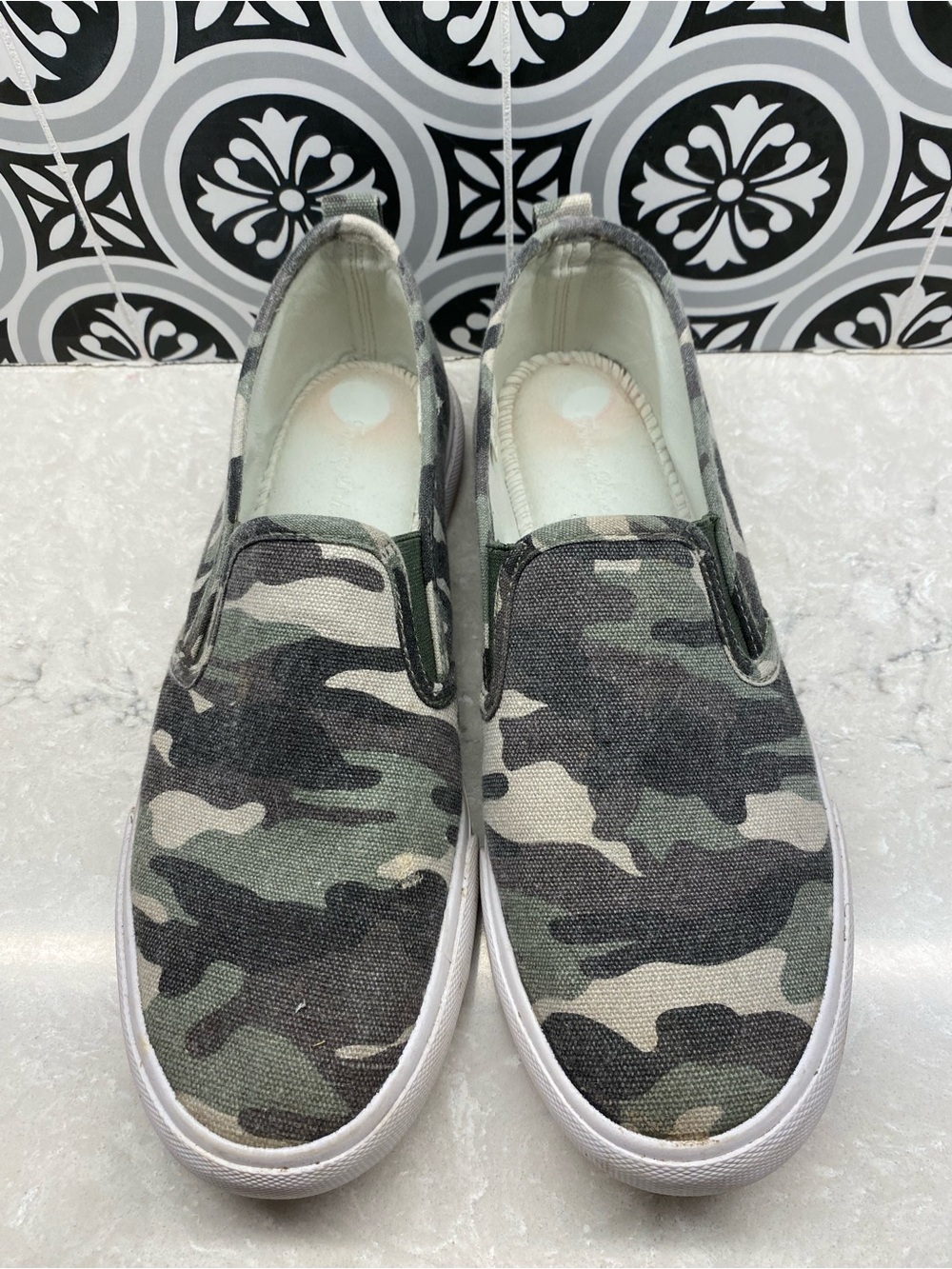 Tommy Bahama Green Camo Canvas Slip-On Sneakers Size 10